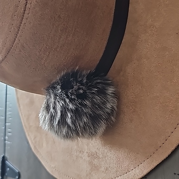 HAT, NWT Wide brim,  felt with faux fur - Picture 4 of 5